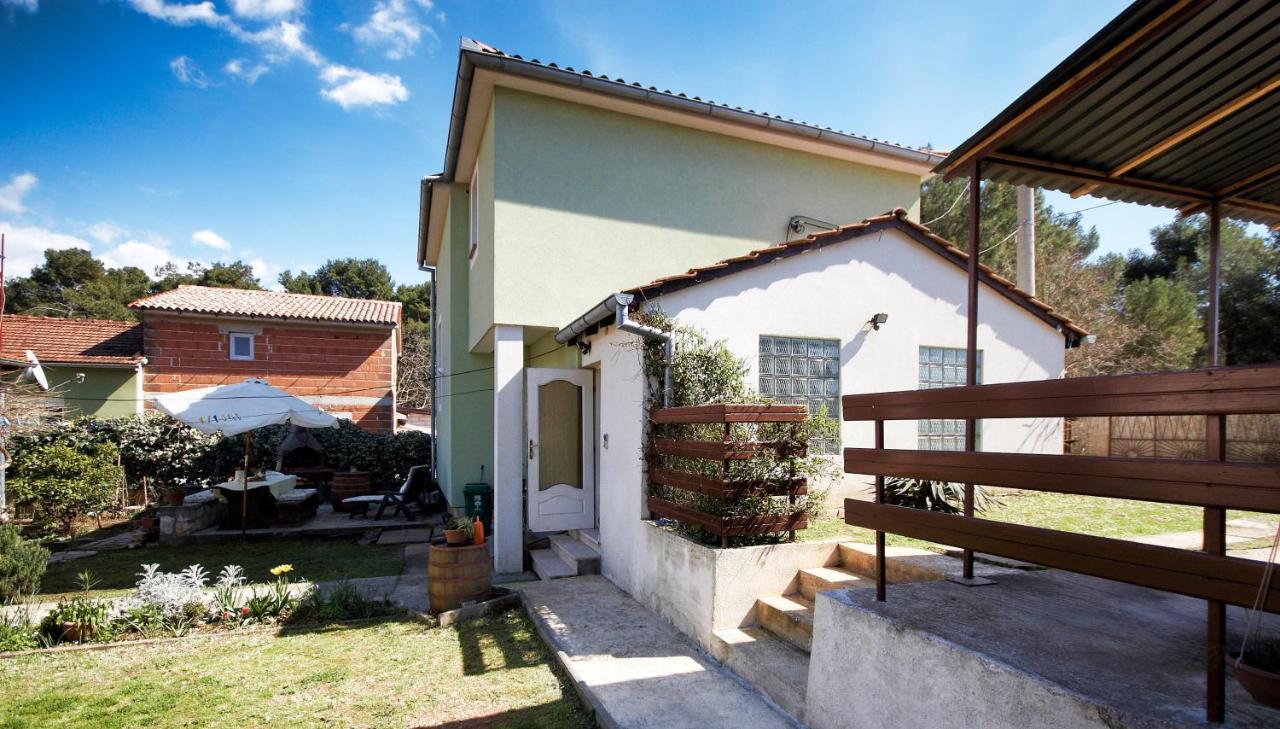 Green House Apartment Pula Luaran gambar
